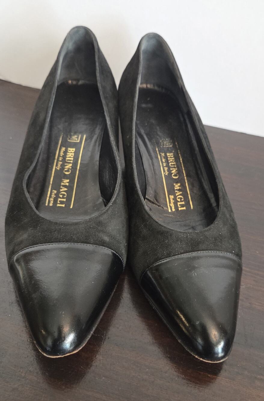Bruno Magli Black Suede Cap Toe Pumps Heels Shoes Made in Italy Womens 37 US 6.5